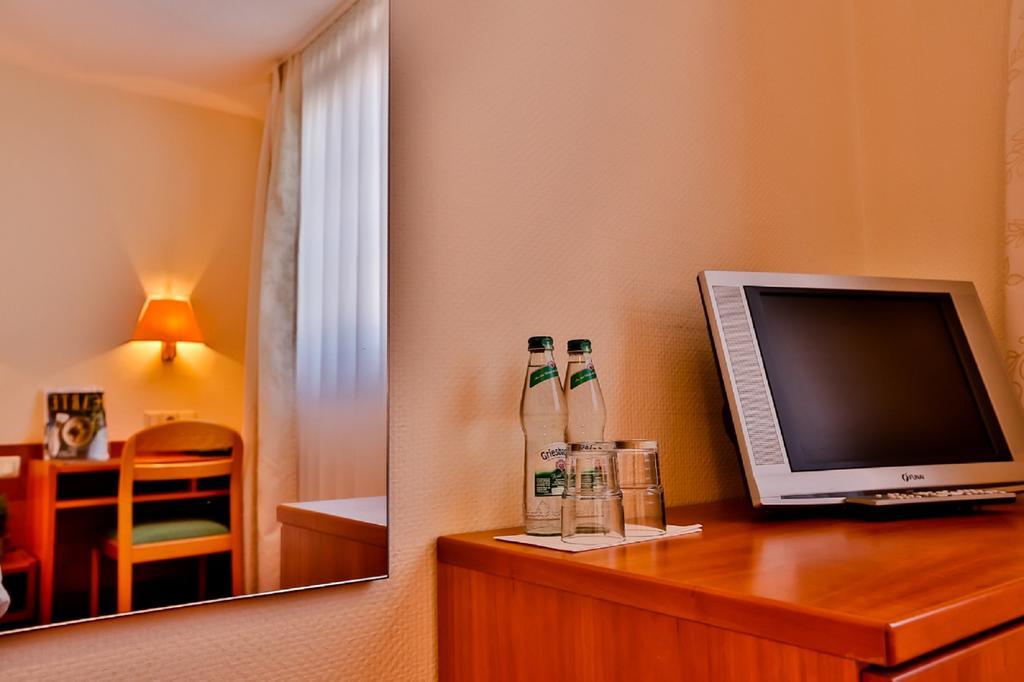 Mayers Waldhorn - zwischen Reutlingen und Tübingen Kusterdingen Zimmer foto